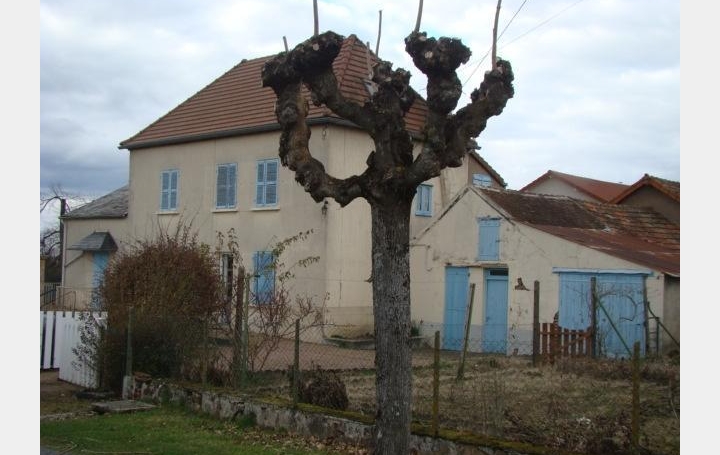 Maison de village SAINT-LEON 123 m2 91 800 € Maison de village SAINT-LEON 123 m2 91 800 €